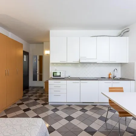 皮亚齐公寓式酒店 4* 松德里奥