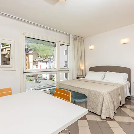 皮亚齐公寓式酒店 松德里奥