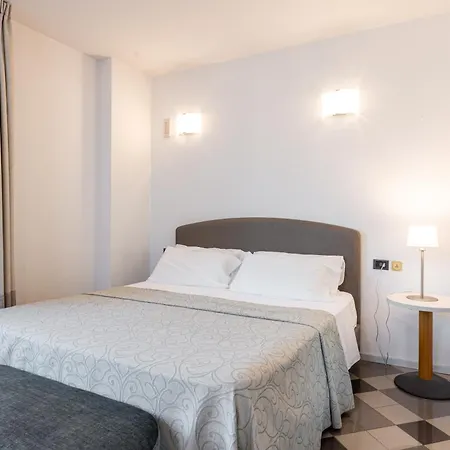 Ξενοδοχείο με διαμερίσματα Piazzi House 4*