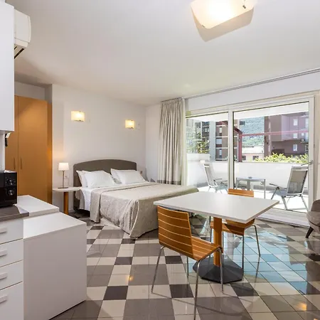 Piazzi House Ξενοδοχείο με διαμερίσματα 4*