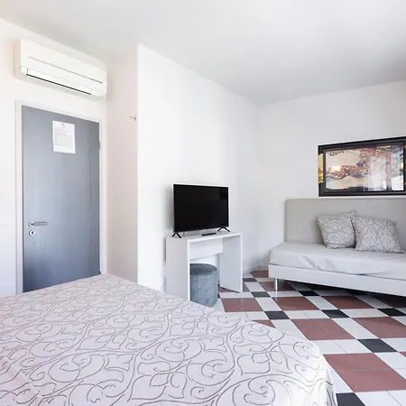 皮亚齐公寓式酒店 松德里奥