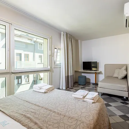 Piazzi House Ξενοδοχείο με διαμερίσματα Σόντριο