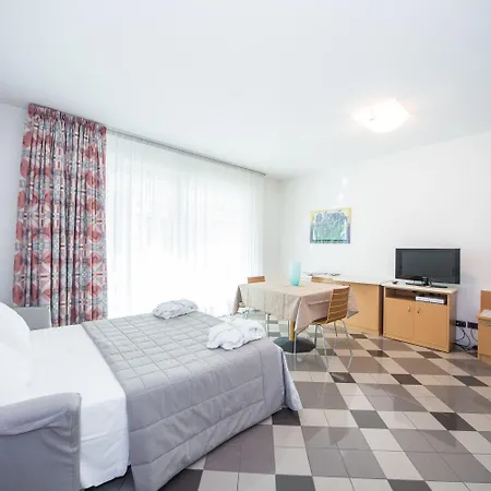 Ξενοδοχείο με διαμερίσματα Piazzi House 4*