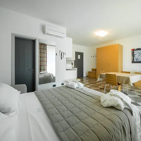 Piazzi House Ξενοδοχείο με διαμερίσματα Σόντριο