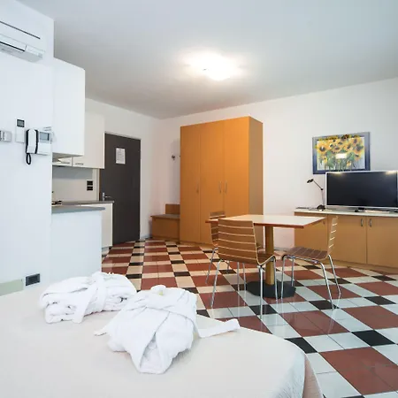Piazzi House Ξενοδοχείο με διαμερίσματα 4*