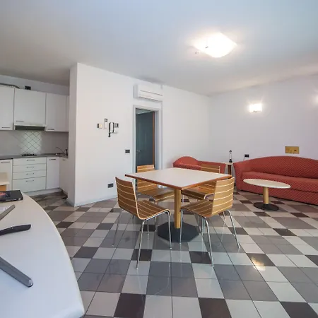 Piazzi House Ξενοδοχείο με διαμερίσματα Σόντριο