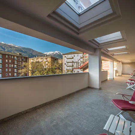 皮亚齐公寓式酒店 4* 松德里奥