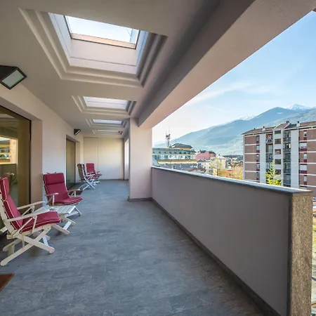 皮亚齐公寓式酒店 4* 松德里奥