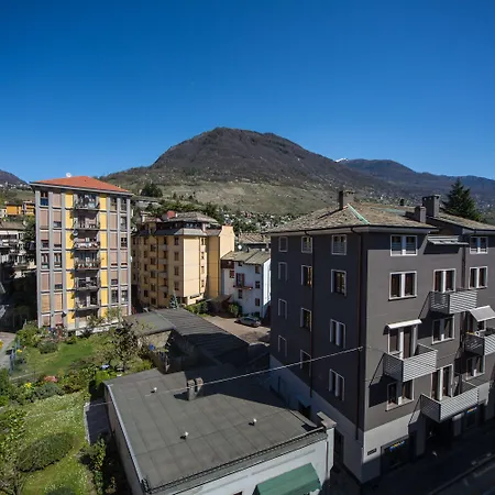 皮亚齐公寓式酒店 4* 松德里奥