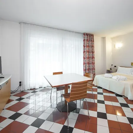 Piazzi House Ξενοδοχείο με διαμερίσματα Σόντριο