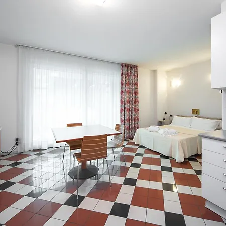 Piazzi House 4*