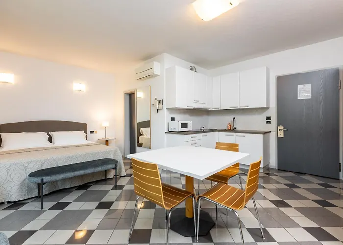 Piazzi House Aparthotel