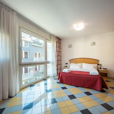Piazzi House 4*